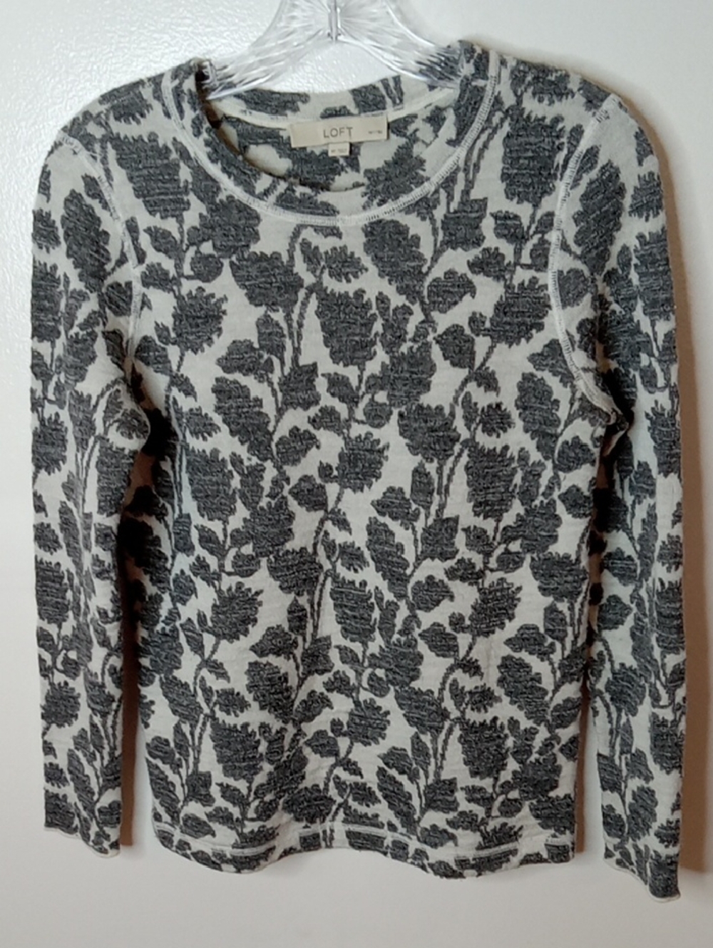 LOFT Women's Medium Petite White and Gray Floral Crewneck Sweater. Wool Blend